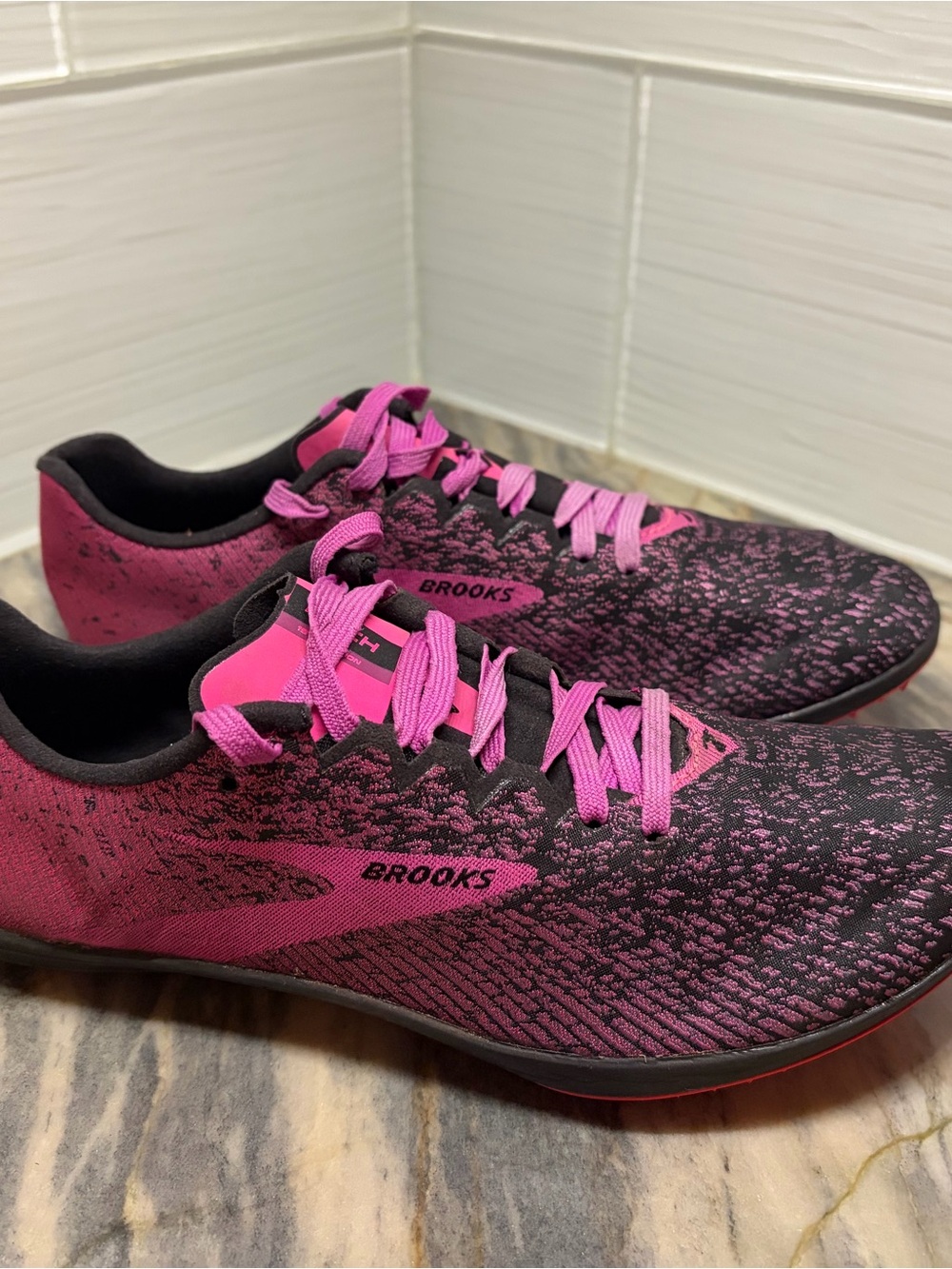 Brooks Mach 19 Womens 8 Track & Field Running Shoe Spikeless Pink Lightweight